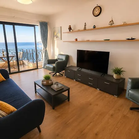 Bellagio Seafront With Private Garage